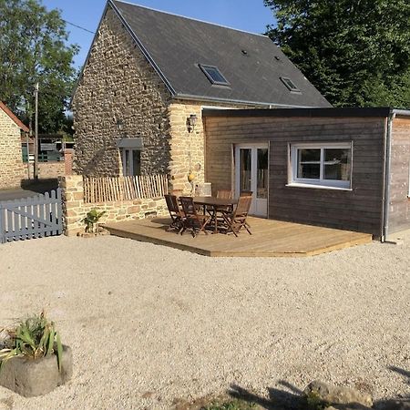 Charmante Maison De Campagne En Pierres Et Bois Sartilly-Baie-Bocage Exterior photo